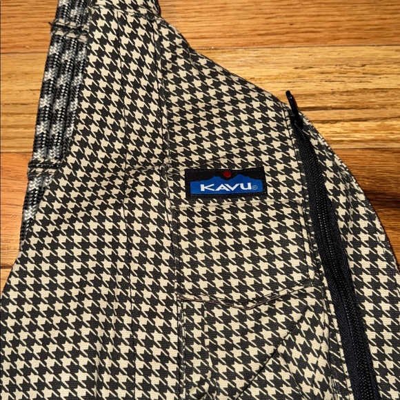 KAVU Rope Messenger Bag Houndstooth Pattern - Picture 2 of 5